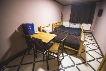 Фото номера Трехместный номер Отель SAMARIANKA hotel г. Коломыя 2